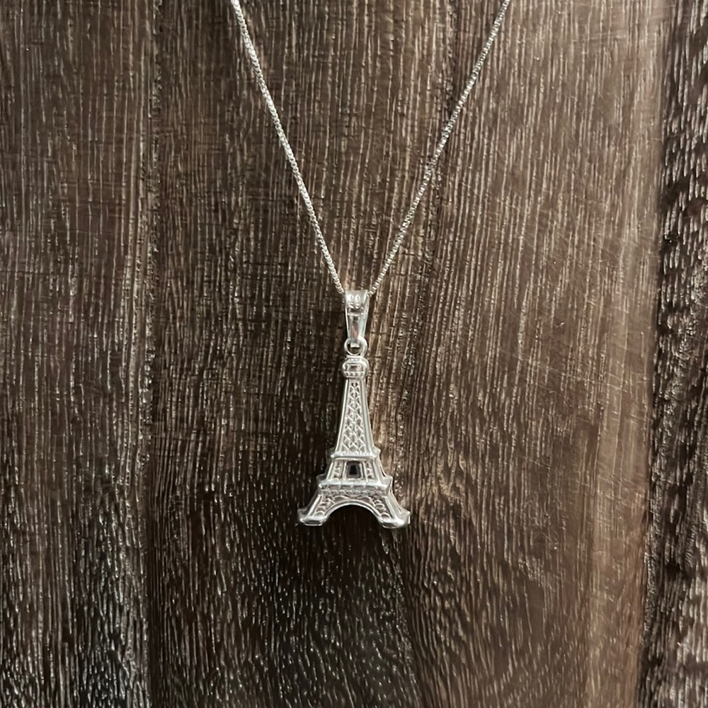 Lovely Eiffel Tower 925 Sterling Silver Pendant Chain Necklace.